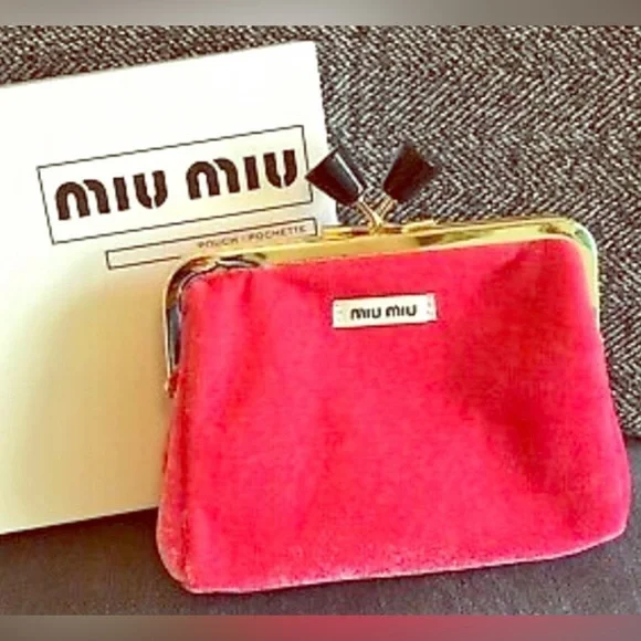 Miu Miu Pink Velvet Pouch Pochette Coin Bag/Purse with Kisslock Closure - Picture 1 of 6